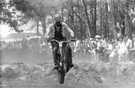 Grand Prix Motor Cross te Schijndel Tijdens de eerste manche vlnr no 39 To, Bestanddeelnr 915-2393