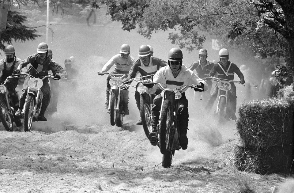 Grand Prix Motor Cross te Schijndel Tijdens de eerste manche vlnr no 39 To, Bestanddeelnr 915-2387