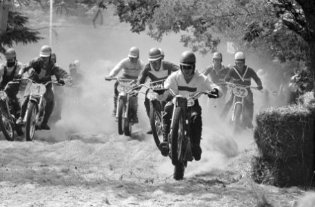 Grand Prix Motor Cross te Schijndel Tijdens de eerste manche vlnr no 39 To, Bestanddeelnr 915-2387
