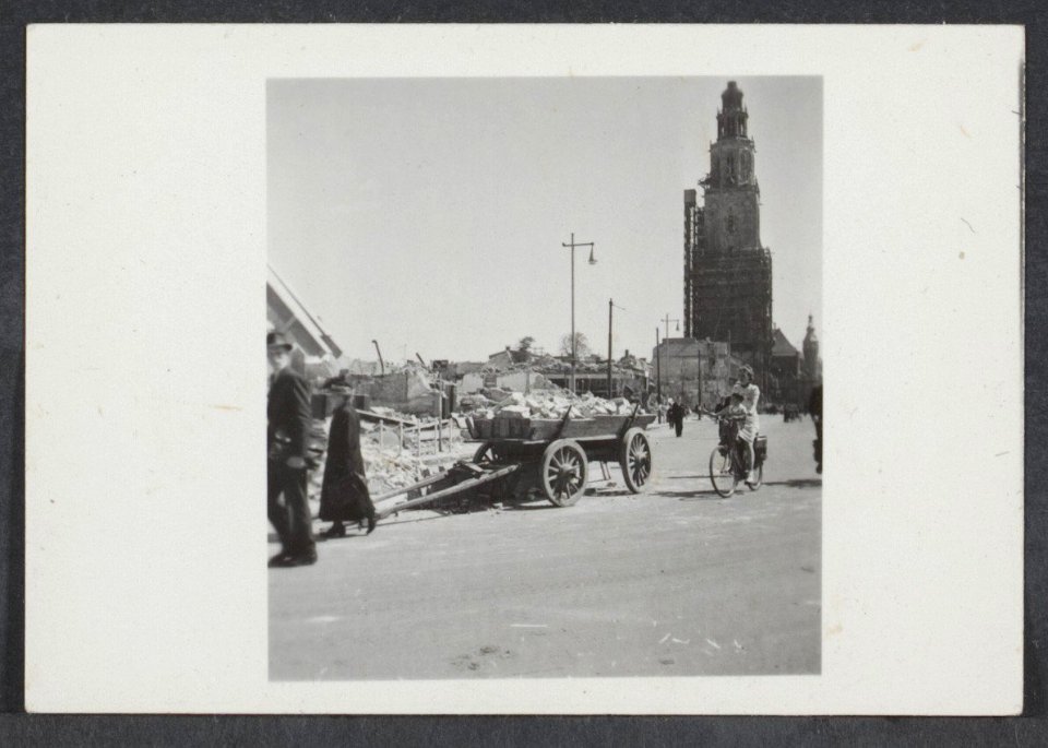 Groningen 1945 (serie HL). Grote Markt met Martinikerk, Bestanddeelnr 31001 047