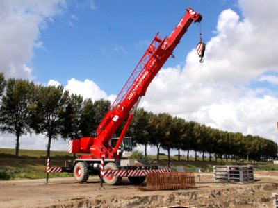 Grove RT600E Rough Terrain Crane p5
