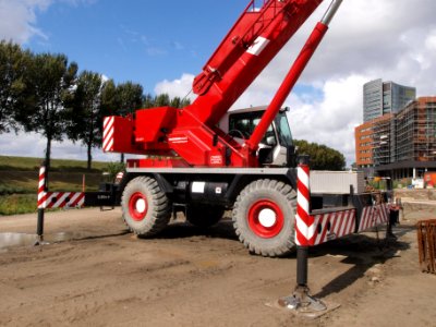 Grove RT600E Rough Terrain Crane p3