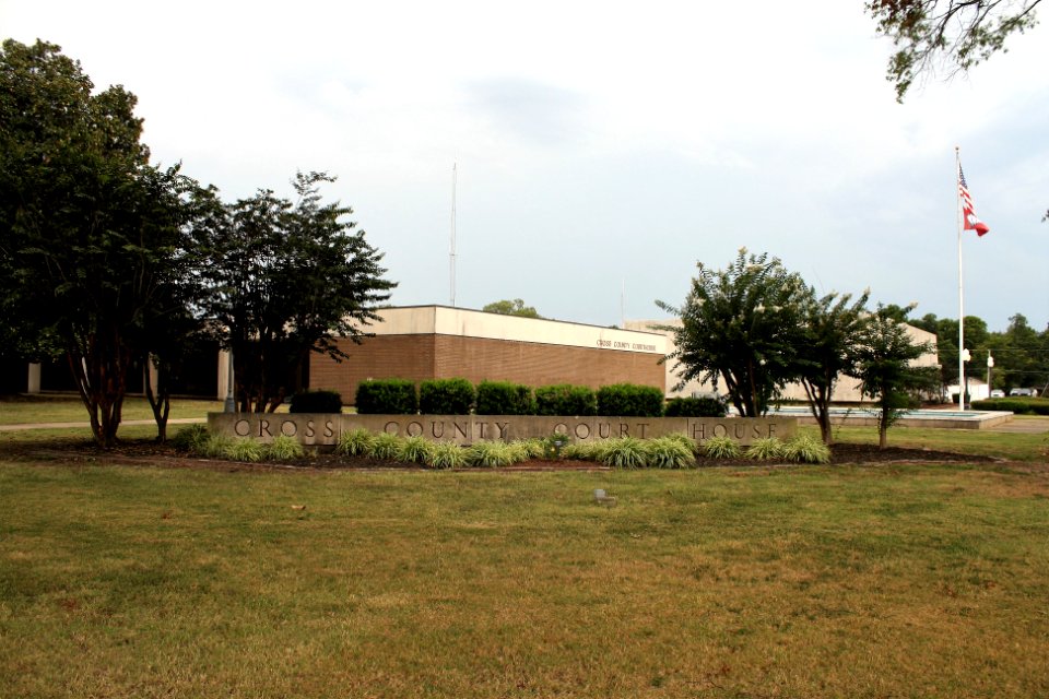 Grounds of the Cross County Courthouse in Wynne, Arkansas