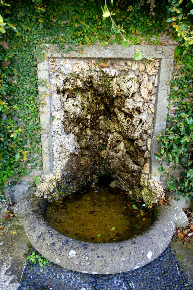 Grotto fountain beneath the Belvedere - Barberini Gardens - Castel Gandolfo - DSC04412