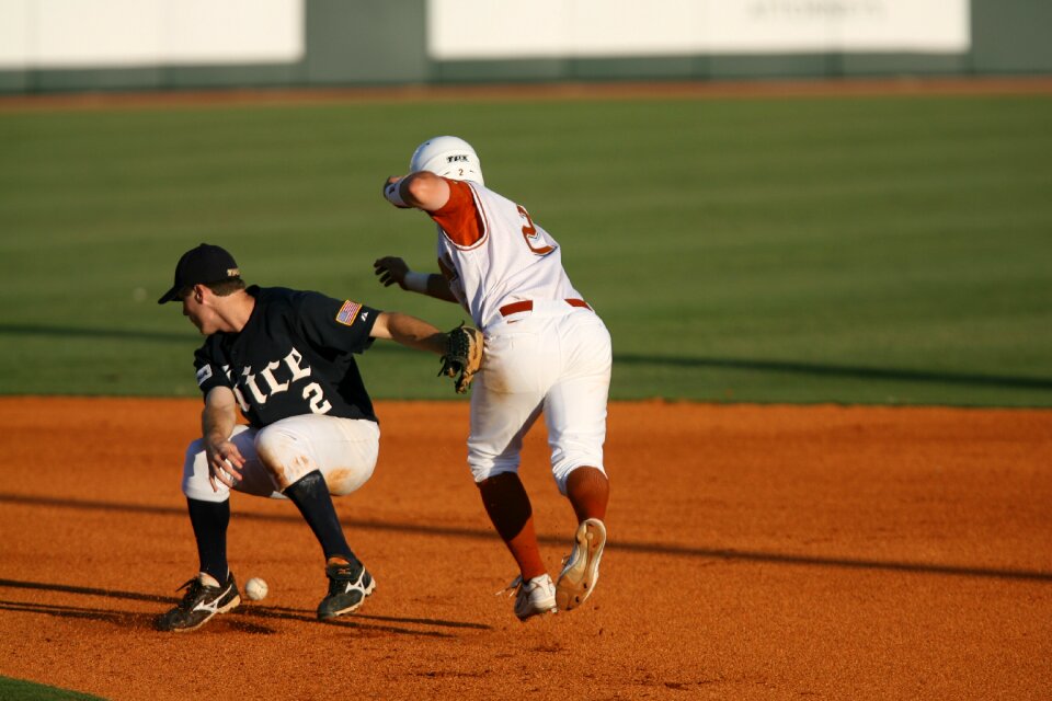 Runner hit play at second