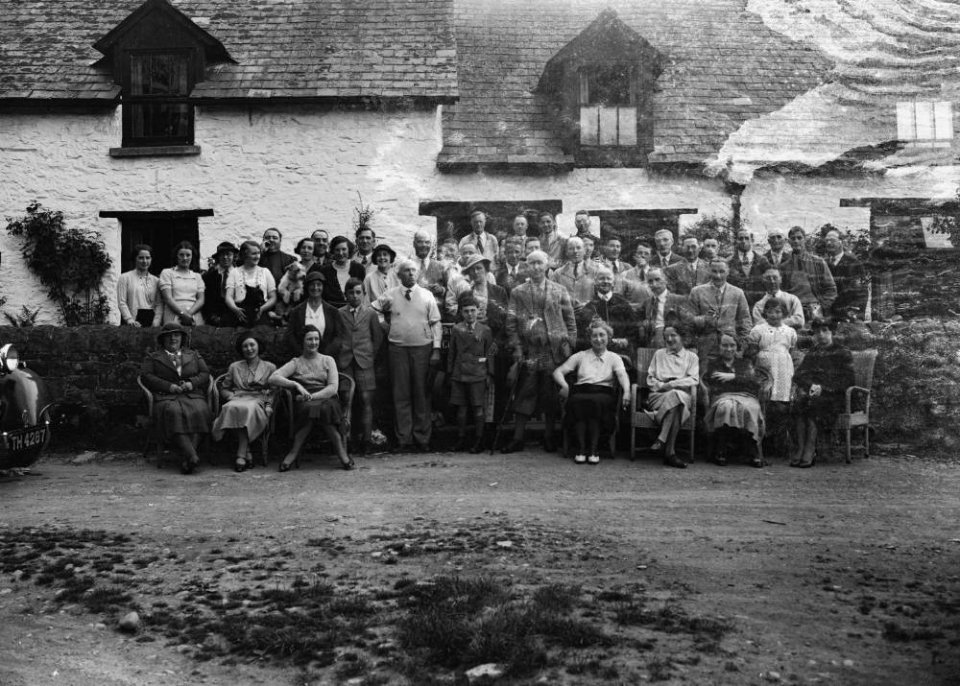 Group of gentlemen and women golfers, Builth Wells Golf Club (1294578)