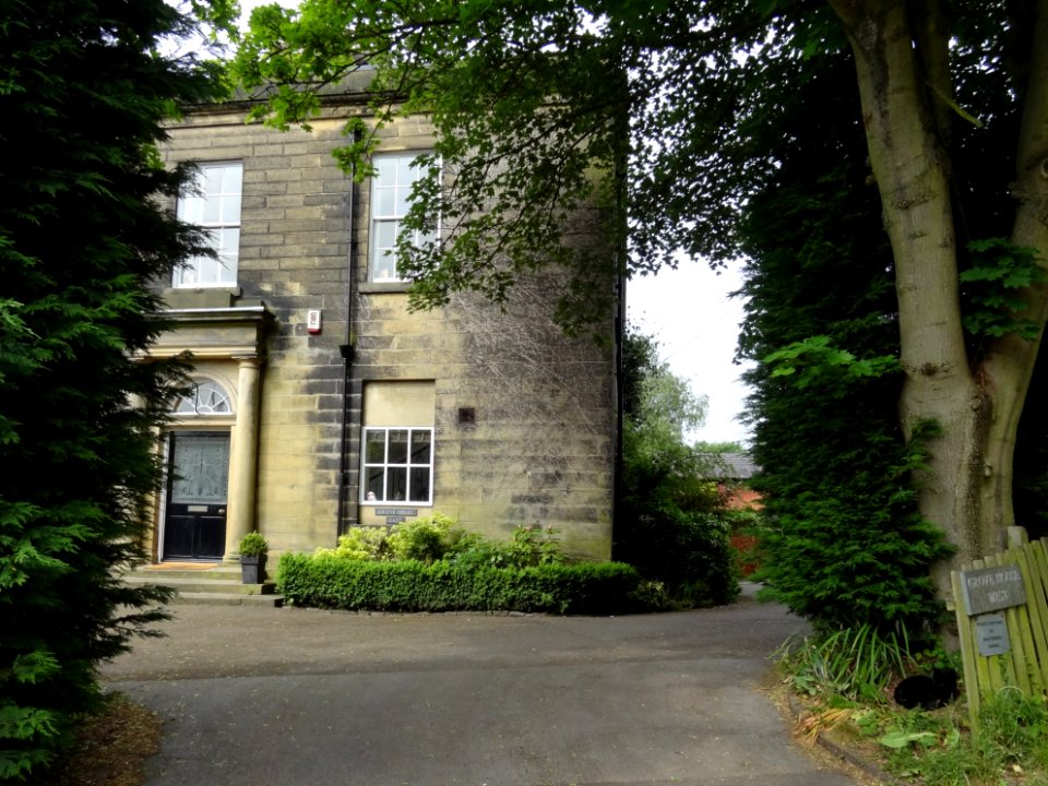 Grove House East And Grove House West, Grove House Court