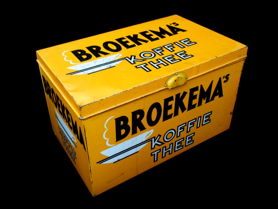 Groot geel BROEKEMAs koffie en thee blik met damp uit kopje, foto2