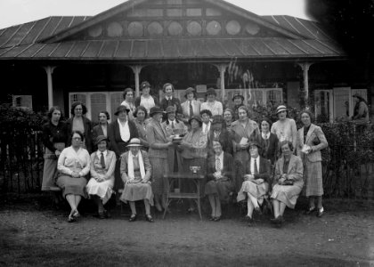 Group of women golfers with trophies outside Llandrindod Golf Club Pavilion (1294429)
