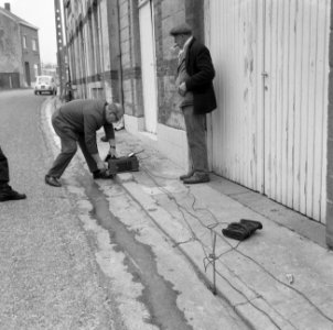 Grondverschuivingen in Belgische gemeente Zichen-Zussen-Bolder, ingenieur doet m, Bestanddeelnr 919-0004