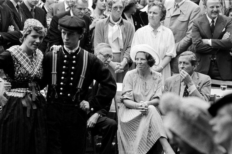 Groningen is de eerste provincie die koningin Beatrix en prins Claus na de inhul, Bestanddeelnr 930-8753