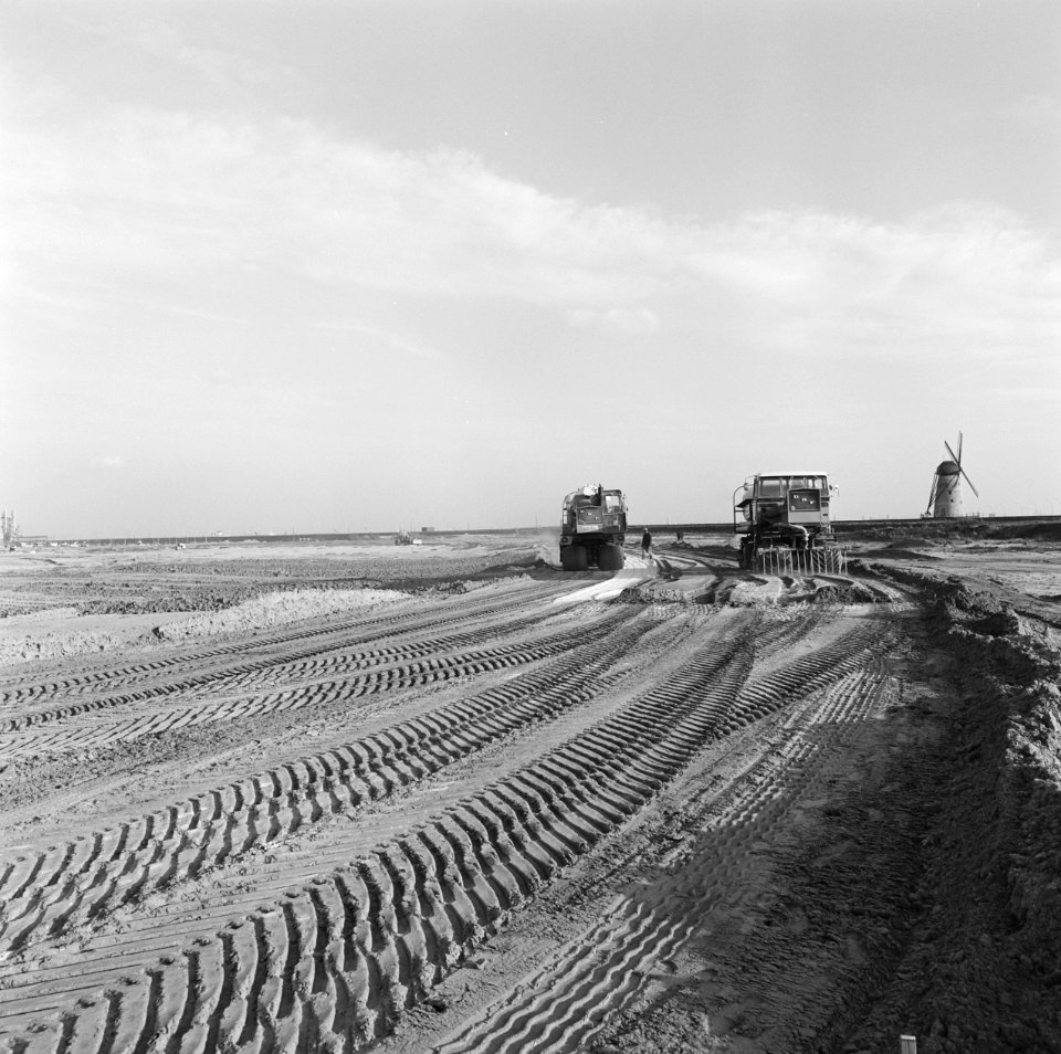 Grondwerkzaamheden, graven, machines, zand, Bestanddeelnr 169-1258