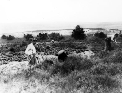 Grondbewerking, spitten, hei, Loenermark, Bestanddeelnr 194-0483
