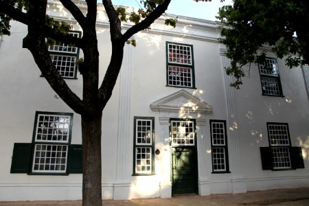 Grosvenor House, Drostdy Street