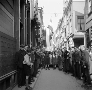 Grote belangstelling voor het opbrengen van moffenmeiden, Bestanddeelnr 900-2458