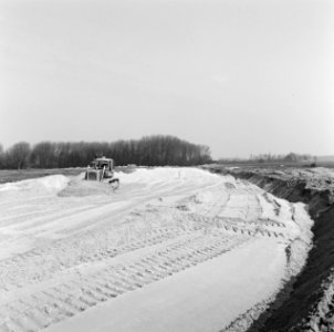 Grondwerkzaamheden, bulldozers, Bestanddeelnr 169-1263