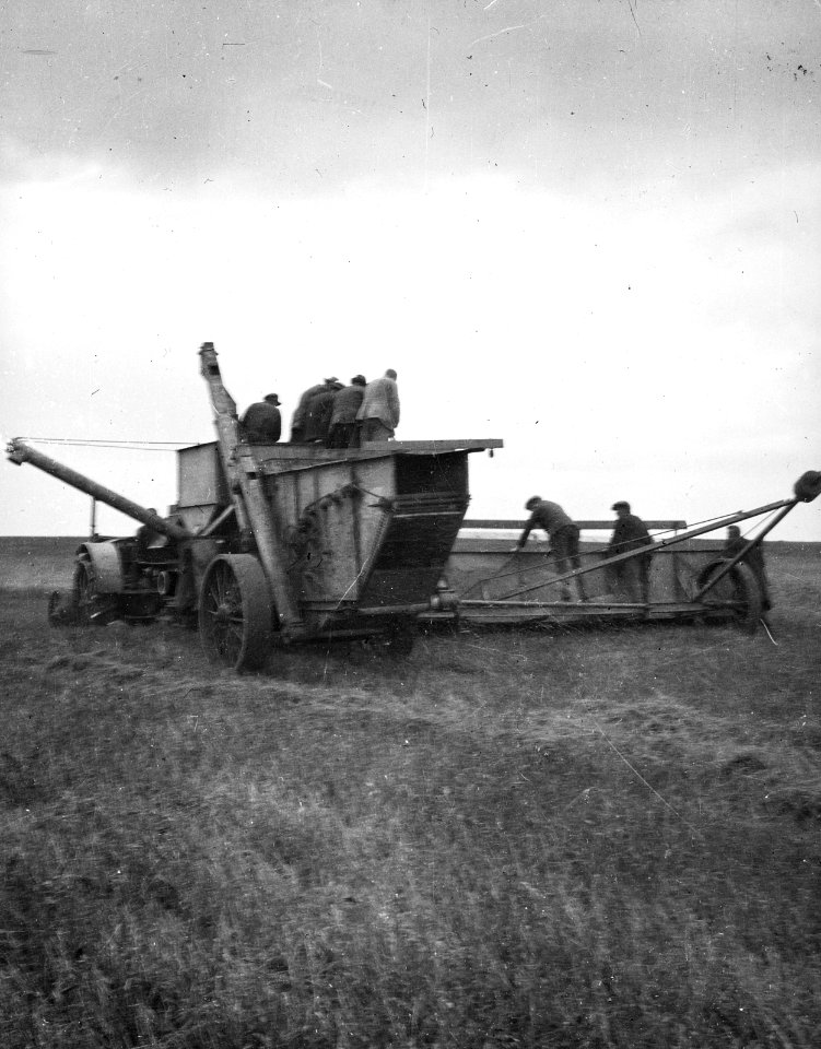 Grondbewerking , harvester combine, Bestanddeelnr 194-0092