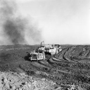 Grondwerkzaamheden, graven, machines, bulldozers, Bestanddeelnr 169-1312