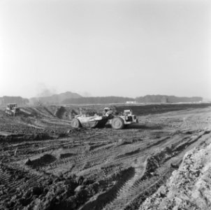 Grondwerkzaamheden, graven, machines, bulldozers, Bestanddeelnr 169-1309