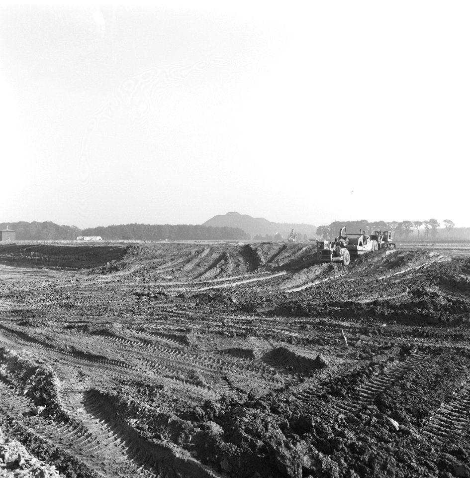Grondverzet, bulldozers, scrapers, Bestanddeelnr 164-1048