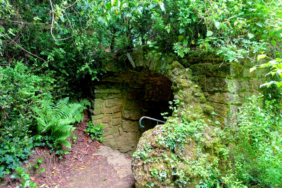 Grotto, Stowe - Buckinghamshire, England - DSC07321