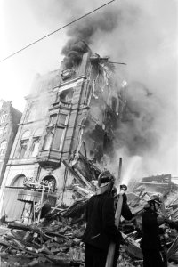 Grote brand in Hotel Polen in Amsterdam blussingswerkzaamheden, Bestanddeelnr 929-1690