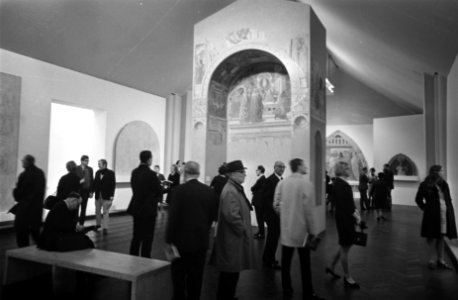 Grote belangstelling voor tentoonstelling Frescos uit Florence in Rijksmuseum , Bestanddeelnr 921-9644