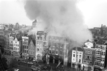 Grote brand in Hotel Polen in Amsterdam blussingswerkzaamheden en overzichten, Bestanddeelnr 929-1694