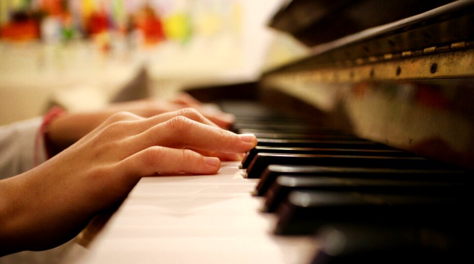 Hands pianola tool