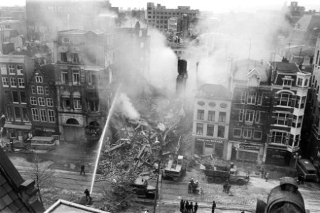 Grote brand in Hotel Polen in Amsterdam blussingswerkzaamheden en overzichten, Bestanddeelnr 929-1693