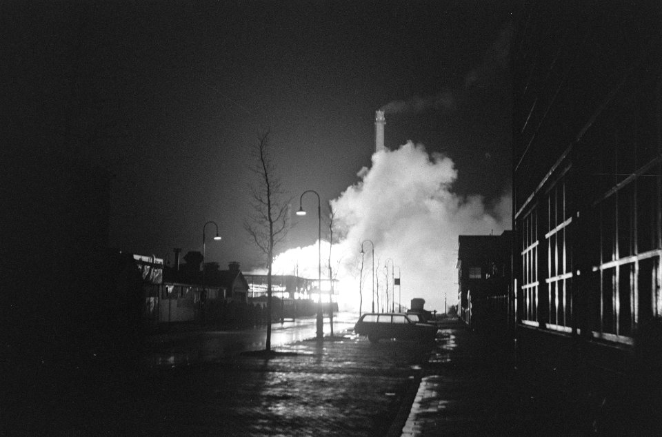 Grote brand bij Aga-Electrozuur N.V. in Amsterdam Noord, Bestanddeelnr 922-0572