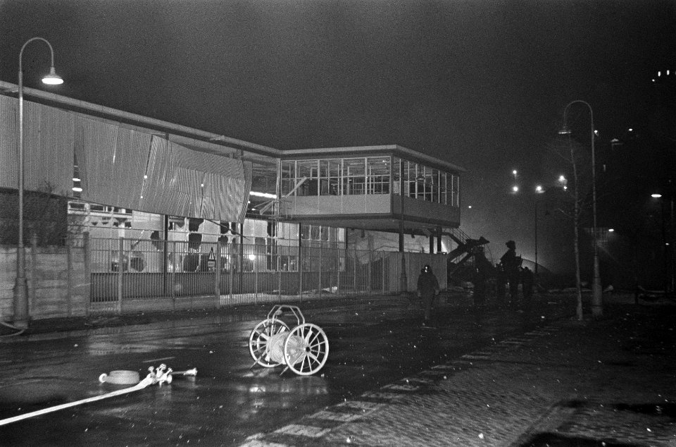 Grote brand bij Aga-Electrozuur N.V. in Amsterdam Noord de brand, Bestanddeelnr 922-0576