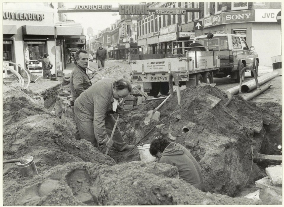 Grondwerkzaamheden in de Cronjéstraat. NL-HlmNHA 54023288