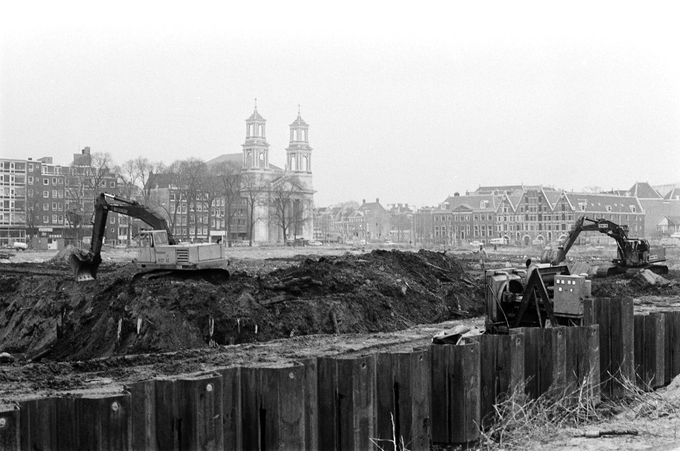 Grond van Waterlooplein in Amsterdam wordt bouwrijp gemaakt voor bouw Stadhuisth, Bestanddeelnr 931-9636