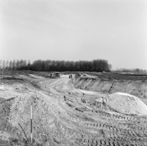 Grondwerkzaamheden, bulldozers, zand, Bestanddeelnr 169-1236