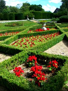 Groombridge Place, formal gardens 1