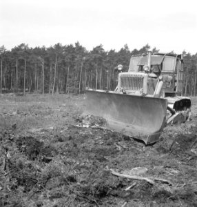 Grondbewerking, arbeiders, machines, werktuigen, werkzaamheden, bulldozers, Bestanddeelnr 253-4406