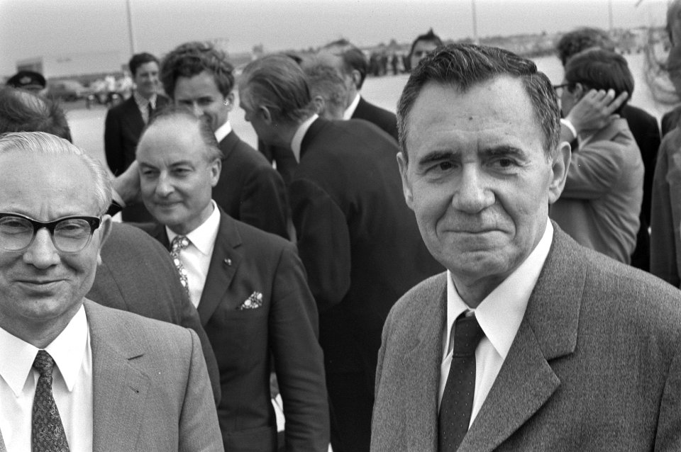 Gromyko vertrekt van Schiphol, nummer 13 Gromyko (kop), Bestanddeelnr 925-7251