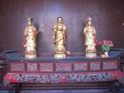 Guanyin (left), Gautama Buddha (meddle), Guanyin (right), Miyin Temple