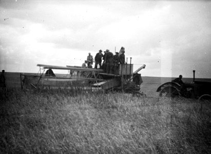 Grondbewerking , harvester combine, Bestanddeelnr 194-0093