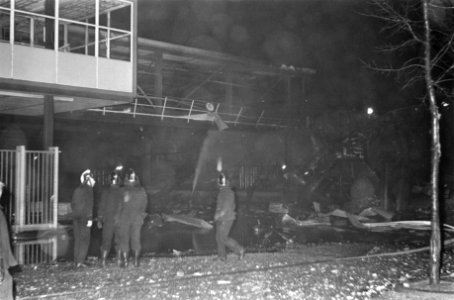Grote brand bij Aga-Electrozuur N.V. in Amsterdam Noord de brand, Bestanddeelnr 922-0578