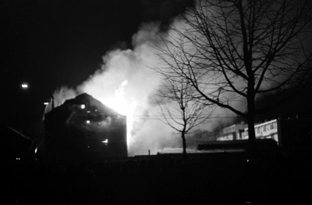 Grote brand aan de Wibautstraat te Amsterdam, tijdens de blussingswerkzaamheden, Bestanddeelnr 915-0249