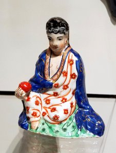 Guanyin, Delft, Netherlands, 1700-1725, tin-glazed earthenware, cobalt blue, polychrome enamels, gilt - Museum of Fine Arts, Boston - 20180922 150201