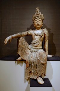 Guanyin seated in royal-ease pose, China, Southern Song dynasty, c. 1250 AD, wood, white clay, traces of pigments - Princeton University Art Museum - DSC07095