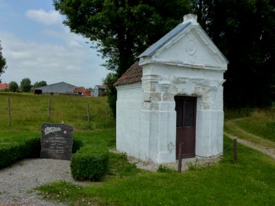 Guarbecque (Pas-de-Calais) mémorial de guerre et chapelle, D187