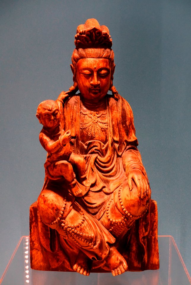 Guanyin and Child, China, Ming dynasty, 16th-17th century AD, cedar (Cunninghamia lancelota) with paint or lacquer - Spurlock Museum, UIUC - DSC05973