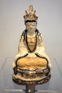 Guanyin on dragon throne, China, Cizhou, Hebei Province, Yuan or Ming dynasty, 14th-15th century AD, glazed stoneware - Royal Ontario Museum - DSC03742