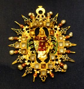 Guardian angel, c. 1600-1635 AD, gold, enamel, precious stones, pearls - Museo Nacional de Artes Decorativas - Madrid, Spain - DSC08020