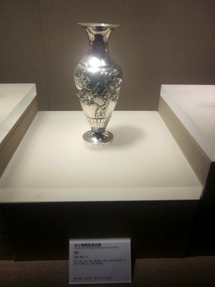 Guanyin Vase with Magpie-standing-on-prunus-branch Pattern, the late Qing Dynasty, Changsha Museum