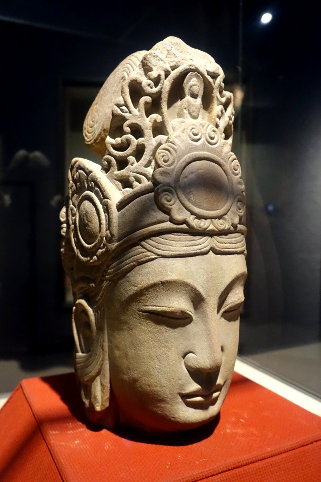 Guanyin Bodhisattva head, China, unearthed from Wanfo Temple, Chengdu, Tang dynasty, 618-907 AD, sandstone - Sichuan Provincial Museum - Chengdu, China - DSC04528